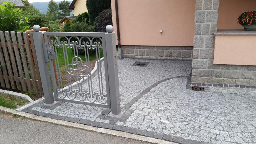 Gestaltung Einfahrten und Wege in Granit in Bernsbach 2015