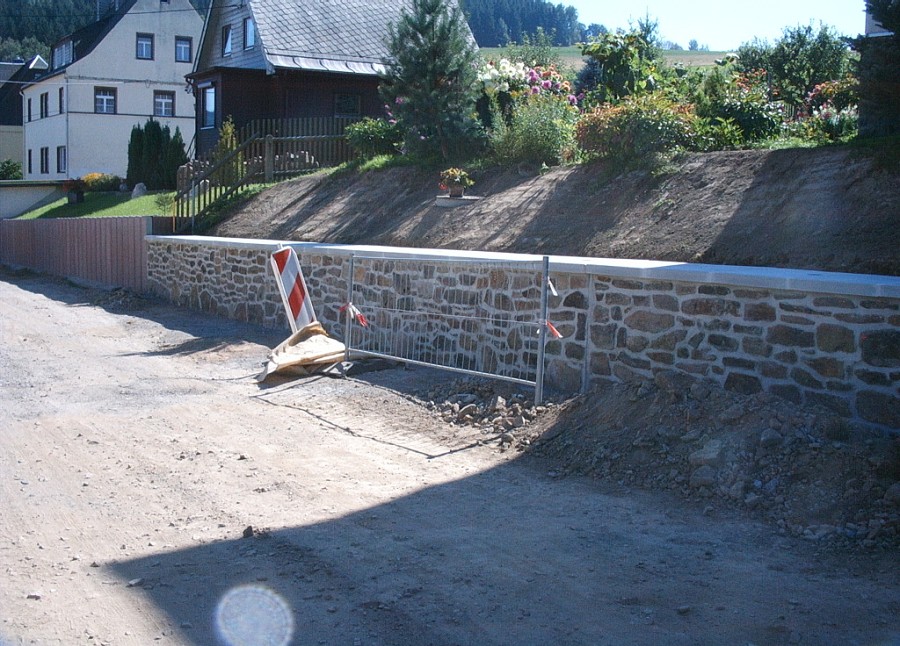 Neubau einer Natursteinstützmauer in Schwarzenberg