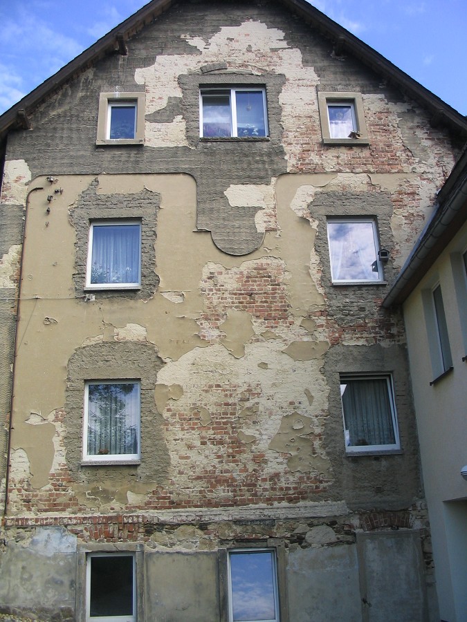Sanierung Fassade in Grünhain nach hist. Vorbild (VORHER)
