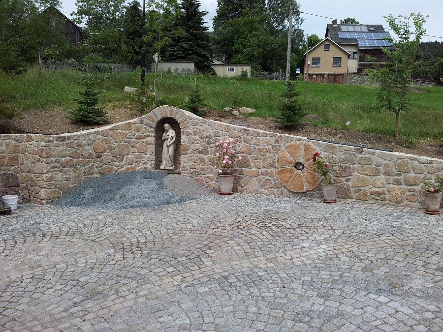 Gestaltung Außenanlagen in Naturstein, Rittersgrün