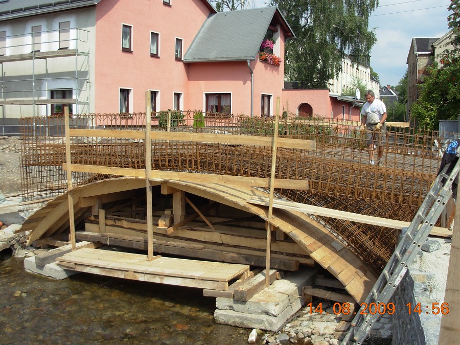 Bogenbrücke mit Natursteinverkleidung in Raschau