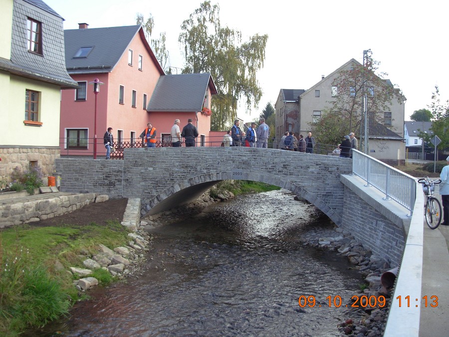 Bogenbrücke mit Natursteinverkleidung in Raschau